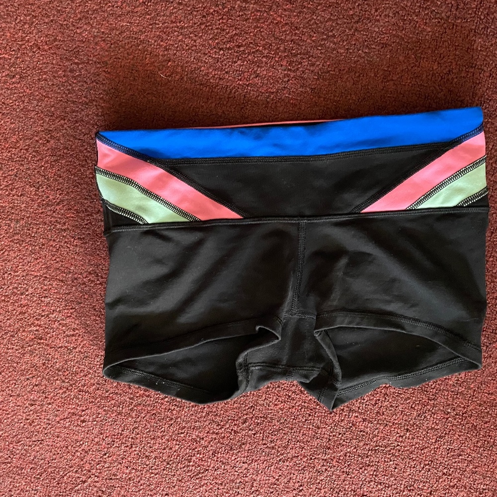 Lululemon size 6 black shorts